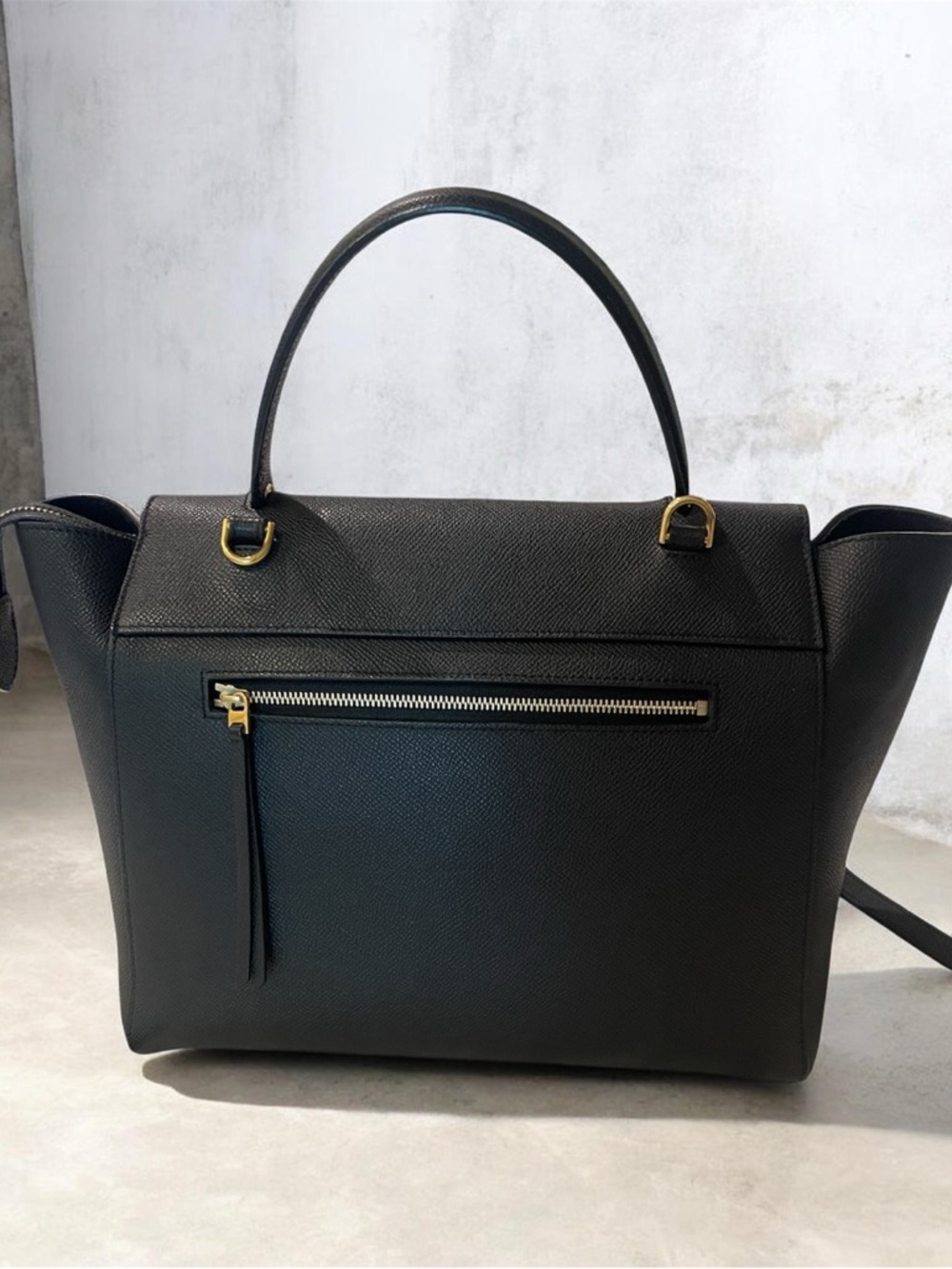 CÉLINE
CÉLINE Grained Calfskin Belt Bag Micro - Picture 2 of 16